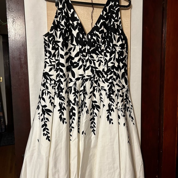 Ralph Lauren Dress White Black Floral Stretch Cotton Washable, Sz 12 - Picture 2 of 5